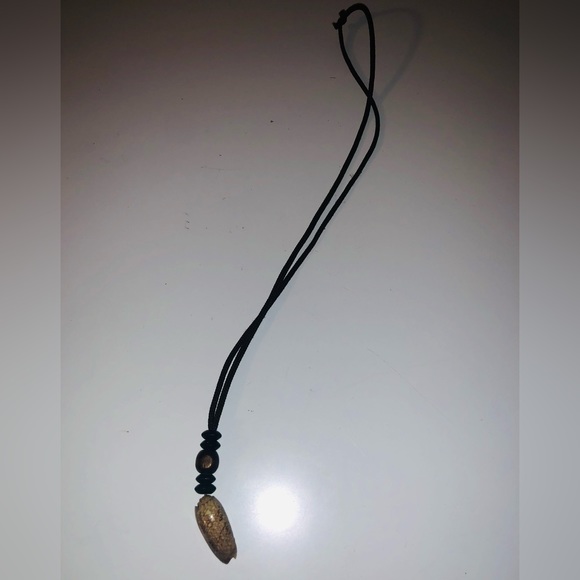 Shell necklace - Picture 3 of 3